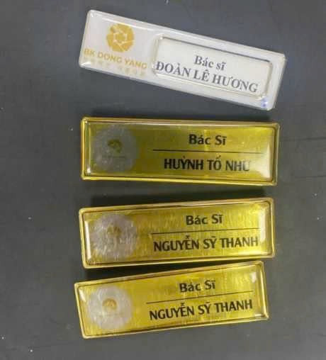 Các bảng tên giả bác sĩ để lừa khách hàng anh-4-dong-yang.jpg