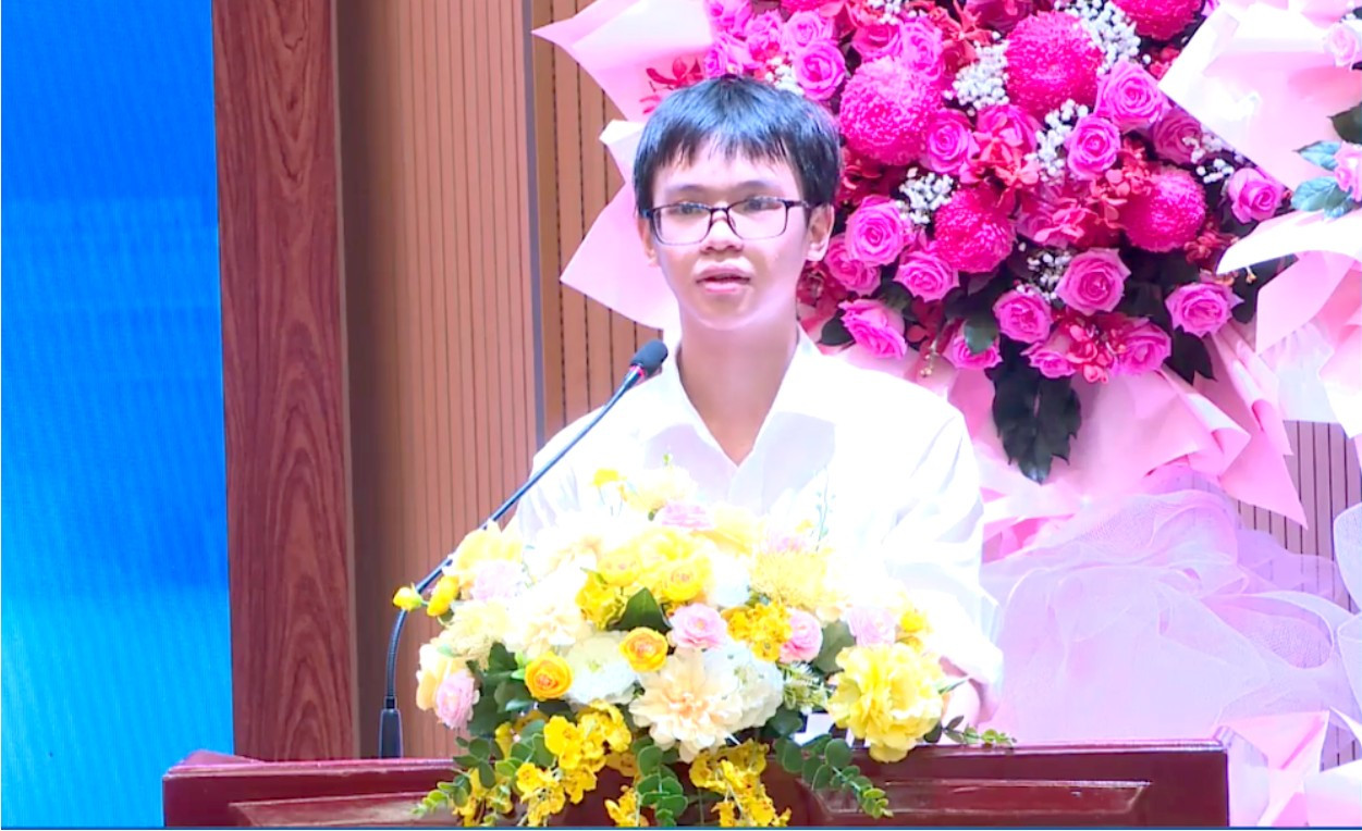 Trần Đức Tài thủ khoa khối B duy nhất cả nước và là thủ khoa của Trường năm 2025 được 100% học bổng năm 2025-2026. tai.png
