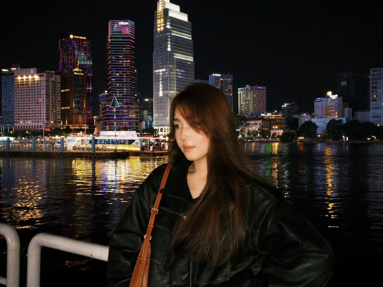 Ngọc Huyền yêu thích thời trang, đọc sách và du lịch z7185955117087-3c51689a06ed96c141d526bb1fdf4c16.jpg