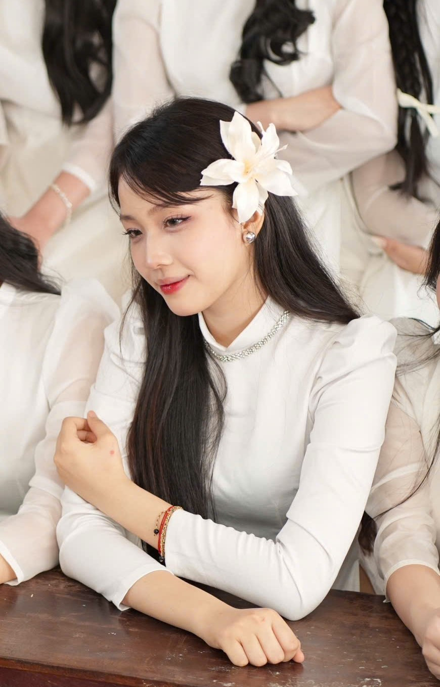 Hình ảnh Ngọc Huyền trước ngày tốt nghiệp phổ thông z7185955135764-fe909a48bff5441efb5c28d9ed44b06b.jpg