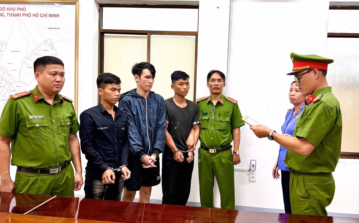 tu-trai-sang-phan-van-nhut-le-phu-thanh-nguyen-quoc-chinh.jpg