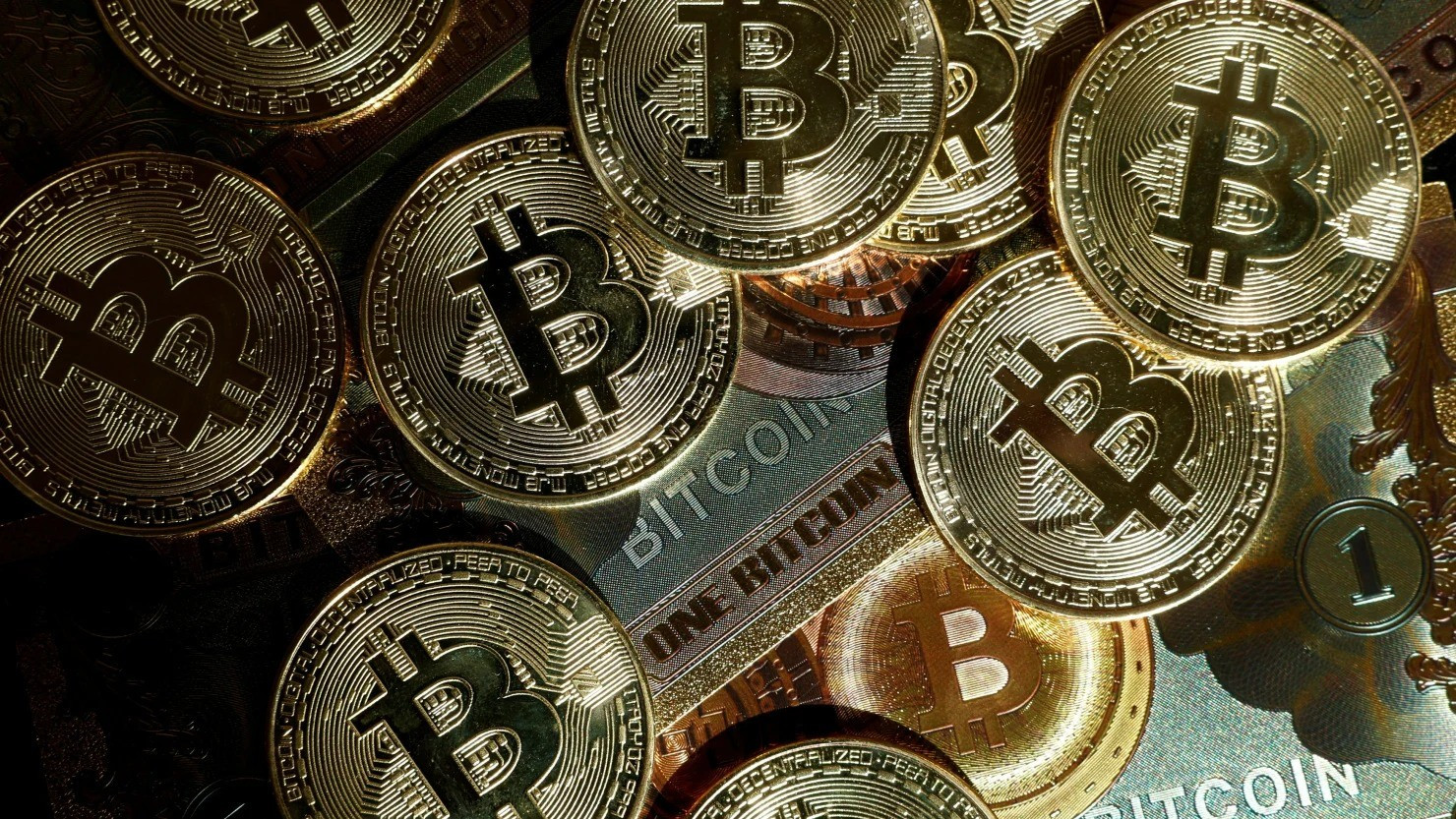 Bitcoin tăng chóng mặt, chuyên gia cảnh báo rủi ro 'tiền ảo vô giá trị'- Ảnh 2.