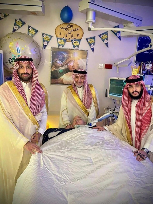Hoàng tử Saudi Arabia qua đời sau 20 năm hôn mê | Báo điện tử Tiền Phong