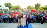 Dàn nghệ sĩ nữ khuấy động 5.000 sinh viên hiến ở Chủ Nhật Đỏ