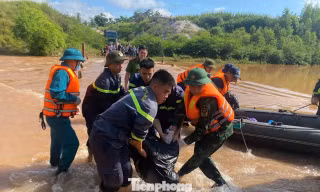 Tìm thấy thi thể 2 người đàn ông đuối nước ở Lạng Sơn. Ảnh: Dương Nguyên. 