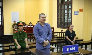 Bị cáo Phan Tuấn Minh ra tòa lĩnh án. Ảnh: H.Đ