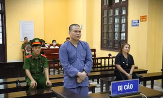 Bị cáo Phan Tuấn Minh ra tòa lĩnh án. Ảnh: H.Đ
