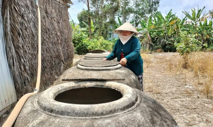 Sống khổ vì ngóng nước sạch từ đường ống cấp nhưng cả năm chưa được giọt nào