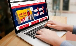 Nữ công nhân mất ngay 1 tháng lương vì ham làm 'nhiệm vụ kim cương'