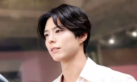 Park Bo Gum vượt qua kỳ thi cấp chứng chỉ thợ làm tóc