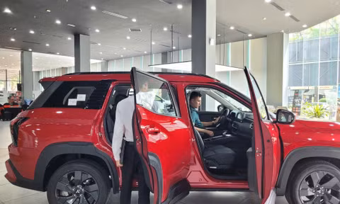 Loạt xe 7 chỗ 'đua' khuyến mãi, giảm giá cả trăm triệu