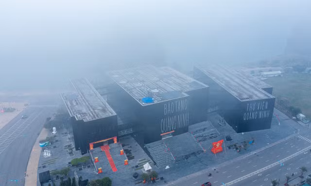 Cảnh lạ ở phố biển Quảng Ninh