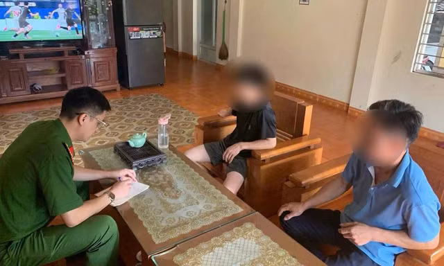 Mạo danh sĩ quan quân đội gạ hợp tác bán giường tầng lợi nhuận ‘khủng’