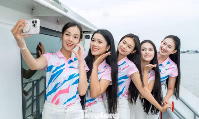 Chuyến phà đặc biệt chở thí sinh Hoa hậu Việt Nam 2026 ra Cát Bà