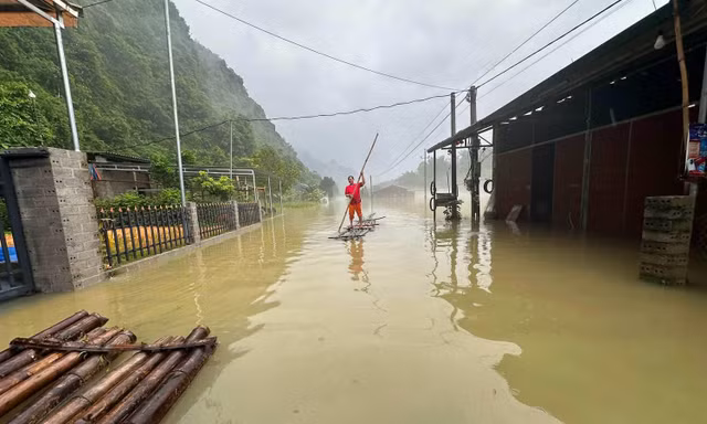 Sạt lở, mất điện, cô lập nhiều khu dân cư do mưa lũ ở Cao Bằng