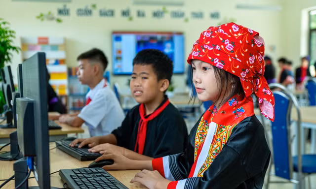 Ngày đầu đi học của học sinh trường dân tộc nội trú biên giới Bình Liêu