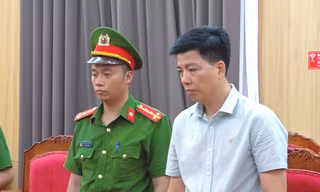 Bắt một phó chủ tịch xã và giám đốc doanh nghiệp trong vụ lan can đá gãy đổ sau bão Yagi