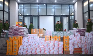Bộ Công an tiếp ứng hơn 40 tấn lương thực, nhu yếu phẩm hỗ trợ nhân dân bị ảnh hưởng do bão số 13