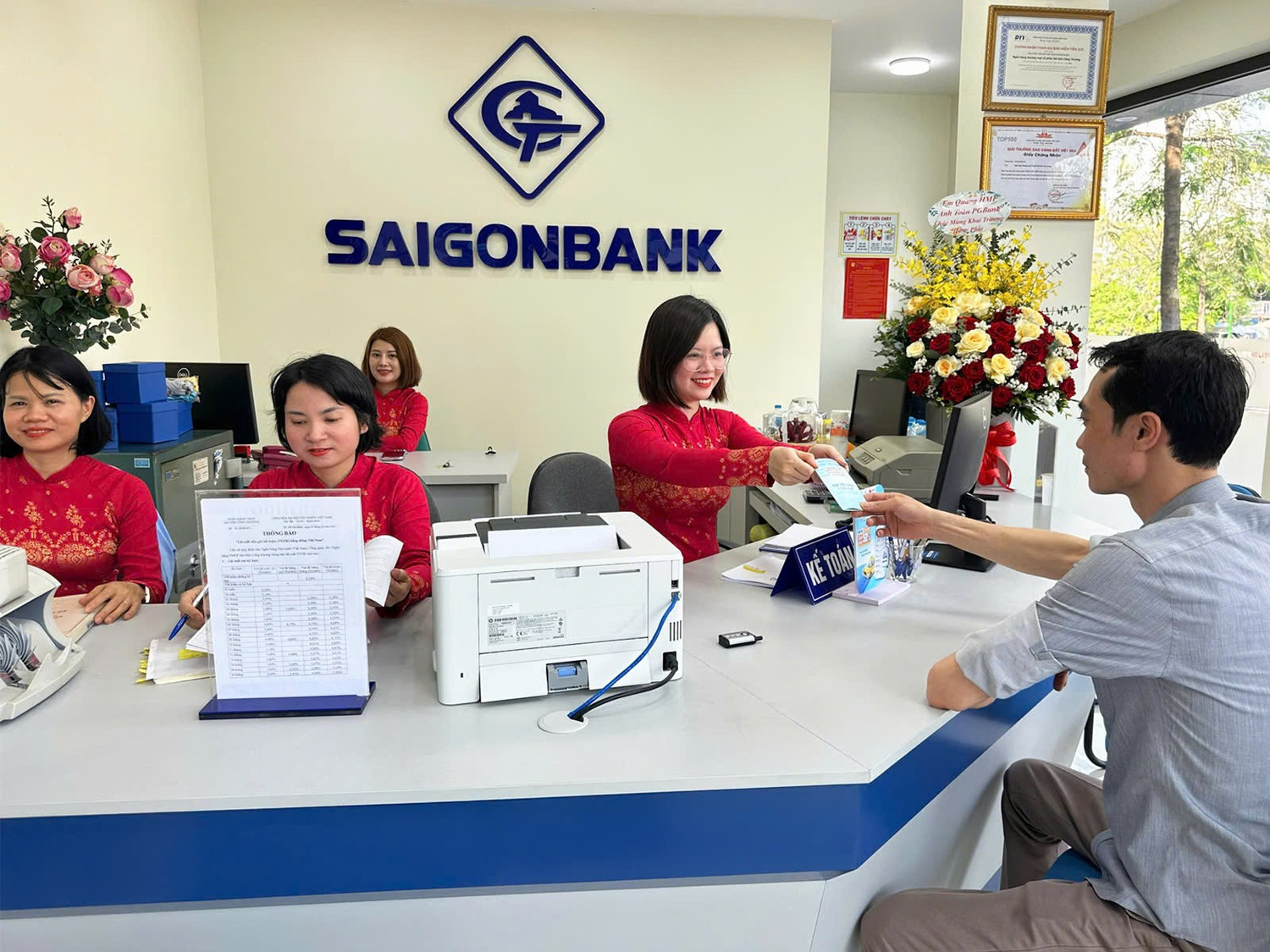 Ngân hàng tăng vốn bằng cách nào?