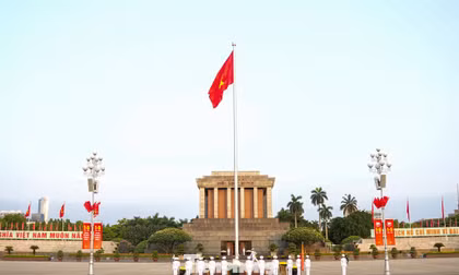 Lễ thượng cờ đặc biệt sáng 30/4 tại Quảng trường Ba Đình