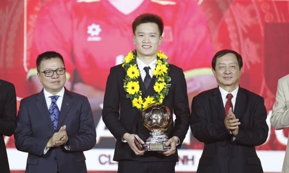 Nguyễn Hoàng Đức đoạt Quả bóng vàng Việt Nam 2025