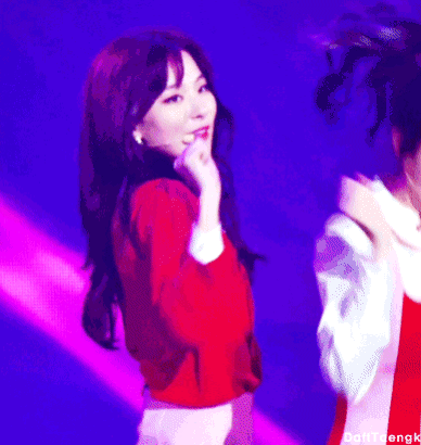 Kể cả khi mặc "đụng hàng", Red Velvet và BLACKPINK vẫn tạo ra phong cách hoàn toàn khác biệt ảnh 5