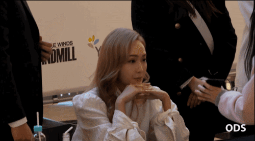 Idol xứ Hàn khi được fan khen xinh đẹp: Người sung sướng vô ngần, người không tin vào sự thực ảnh 3