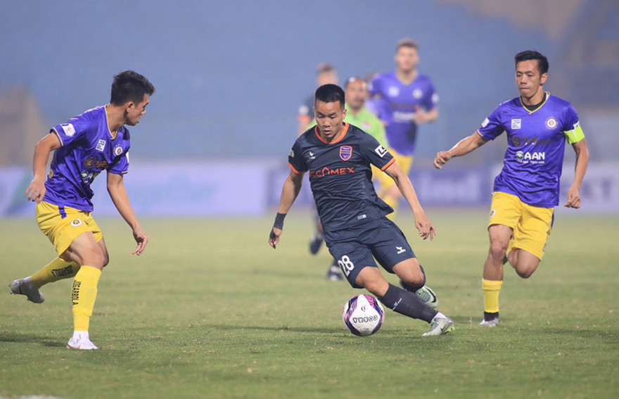 Becamex Bình Dương (áo đen) đã ở lại Hà Nội từ hôm 23/1 để chuẩn bị cho trận đấu với Viettel (ảnh Viên Viên)