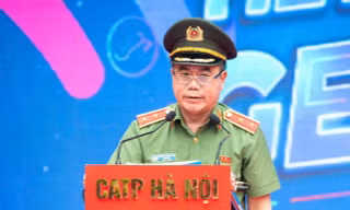 Giám đốc Công an Hà Nội cảnh báo những cạm bẫy bủa vây học sinh trong thời đại số