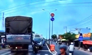 Lan truyền Clip xe tải chạy ngược chiều để đỡ mất 1 km, công an vào cuộc