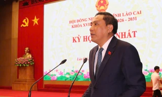 Tân Chủ tịch HĐND tỉnh Lào Cai Hoàng Giang phát biểu tại kỳ họp.