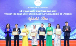 Báo Tiền Phong giành giải Ba viết về KHCN