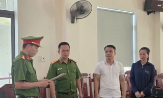 Hiệu trưởng nâng điểm thi, tráo vị trí thủ khoa: Gian lận có tổ chức trong môi trường giáo dục?