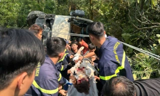 Xe khách lao xuống vực ở Tam Đảo, 7 người bị thương