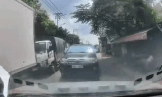 Xử phạt tài xế 'bất chấp', lấn làn ở TPHCM