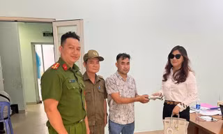 Người phụ nữ ở TPHCM trả lại 50 triệu đồng nhặt được 