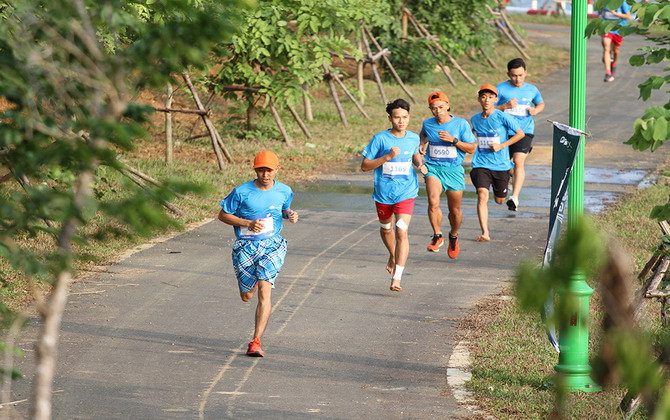 Hơn 2.000 sinh viên, nhân sự khối Công nghệ tham gia giải chạy Run For Green 2019 tại Hà Nội