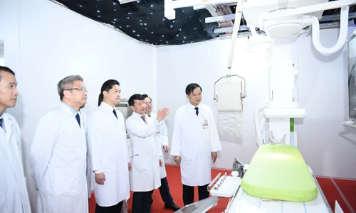 Bệnh viện Bạch Mai đưa hơn 1.500 thiết bị y tế hiện đại vào vận hành
