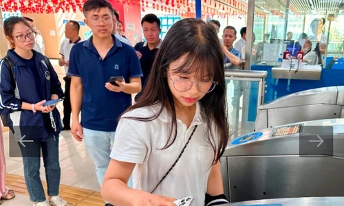 Học sinh, sinh viên sẽ được giảm giá tàu điện ngầm, tàu điện trên cao