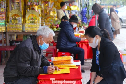 Cao điểm trẩy hội ở miền Trung, các dịch vụ ‘ăn theo’ nở rộ