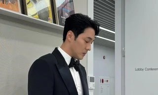 'Quản lý cấp cao Kim' So Ji Sub: 'Món quà đầu năm cực phẩm'