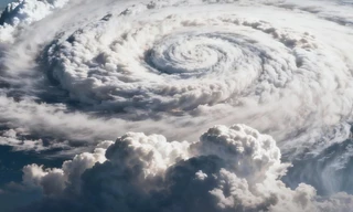 Diễn biến mới nhất về bão số 15 (KOTO): Khả năng 2 'kịch bản' xảy ra