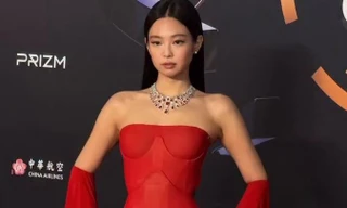 Jennie (BLACKPINK) 'phủ sóng' thảm đỏ '40th Golden Disc Awards'