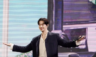 Lee Jun Ho 'hâm nóng' người hâm mộ trong lần đầu tiên đến Thượng Hải