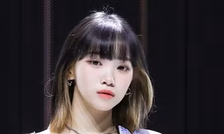 Kim Chaewon của LE SSERAFIM bị chấn thương cổ