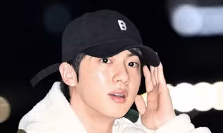 Sau phản ứng 'viral' của V và Jungkook, Jin của BTS đã kịp chứng minh 'sức mạnh' toàn cầu của mình
