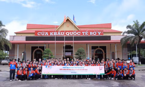 Những dấu ấn đầu tiên của các chiến sĩ tình nguyện TP.HCM tại nước bạn Lào