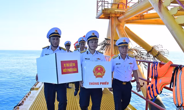 Vùng 2 Hải quân bỏ phiếu bầu cử sớm