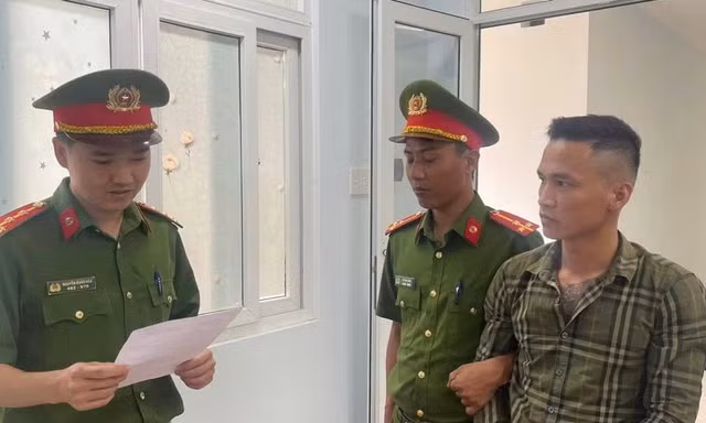 Cặp anh em song sinh chém người vì mâu thuẫn chơi bầu cua