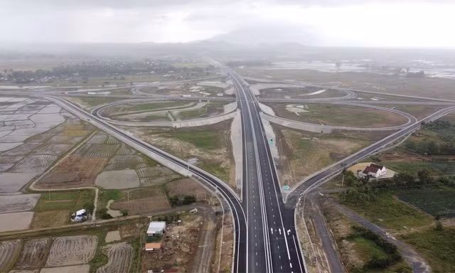Thông xe 20 km đầu tiên cao tốc Khánh Hòa - Buôn Ma Thuột